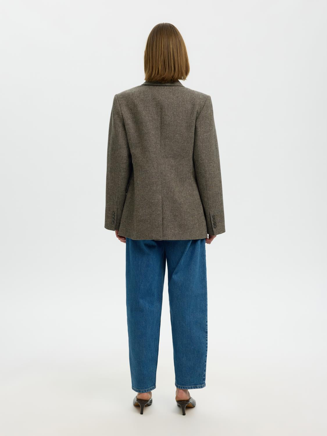 model_shot-back